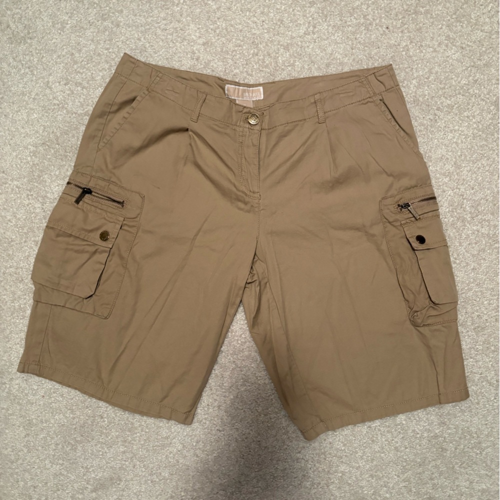 Michael Kors women’s Tan Cargo Shorts size 8